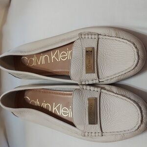 Calvin Klein white leather Lena loafers Sz 7.5